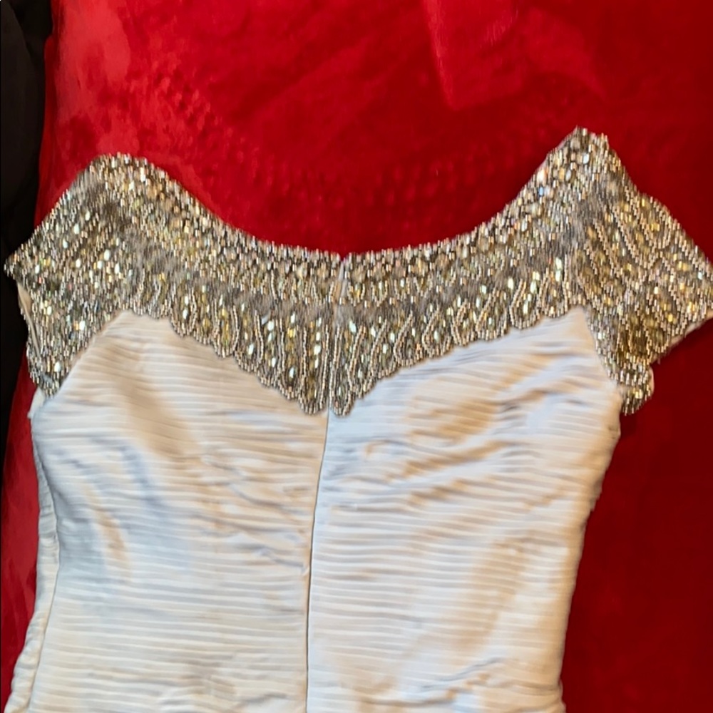 Dress - Picture 4 of 4